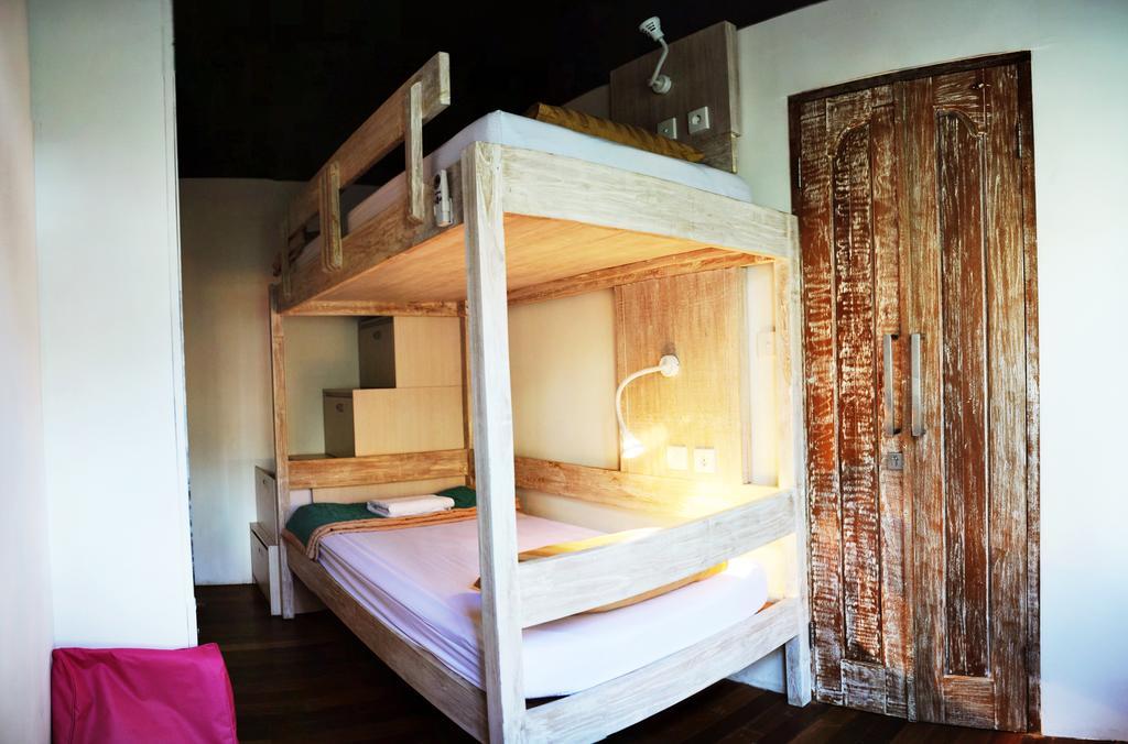 Nau Here Hostel Kuta Lombok Eksteriør bilde