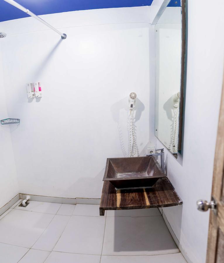 Nau Here Hostel Kuta Lombok Eksteriør bilde