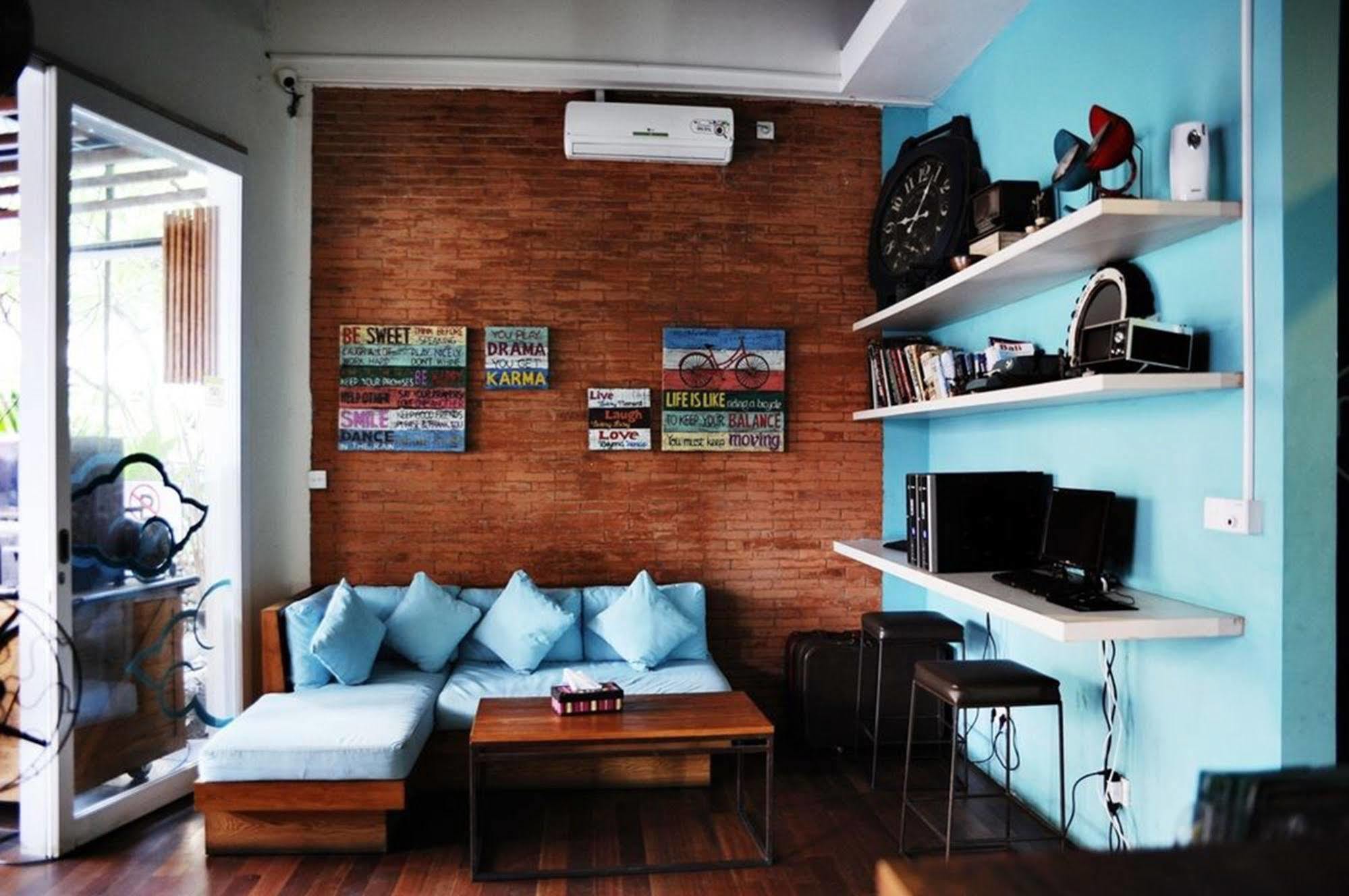 Nau Here Hostel Kuta Lombok Eksteriør bilde