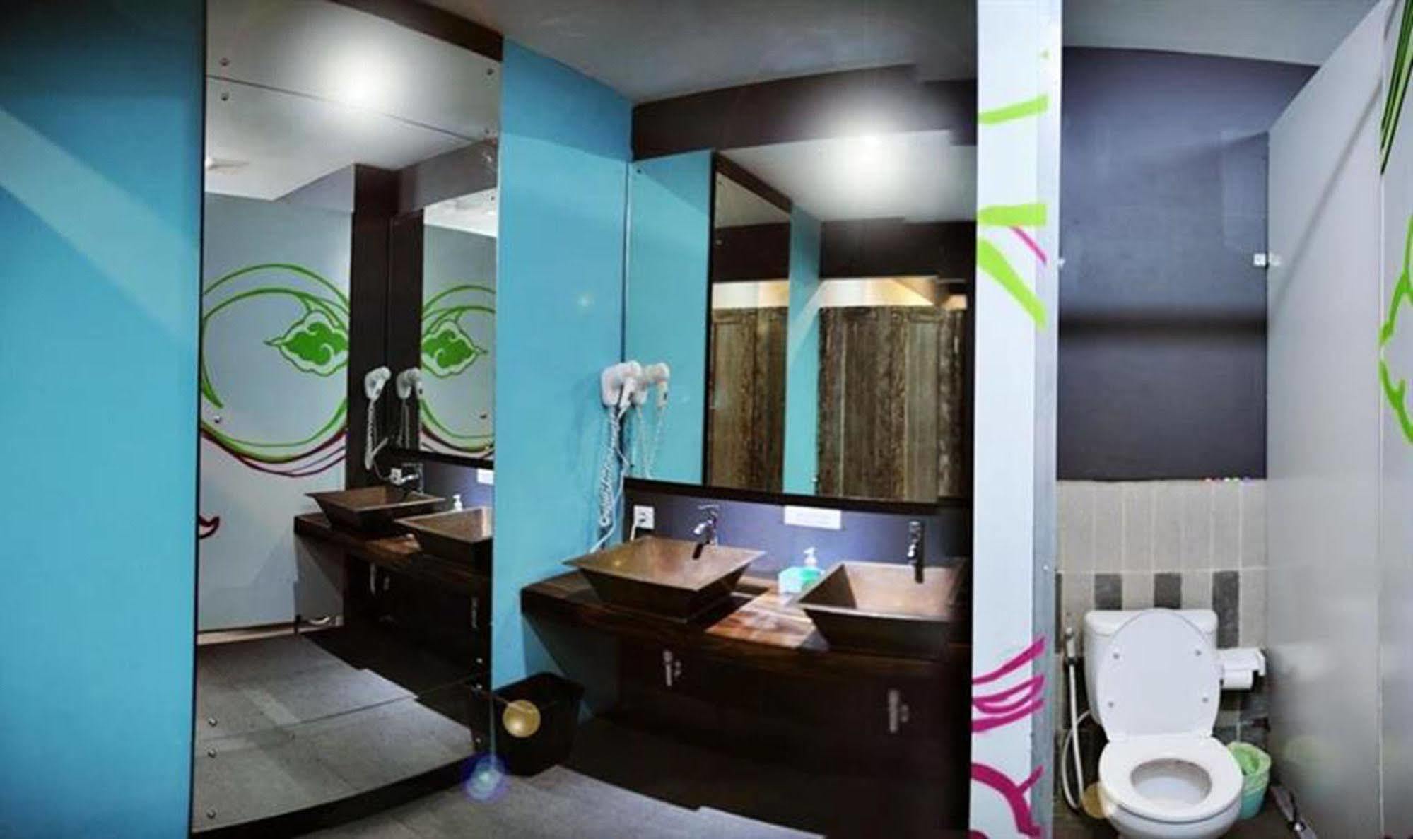 Nau Here Hostel Kuta Lombok Eksteriør bilde