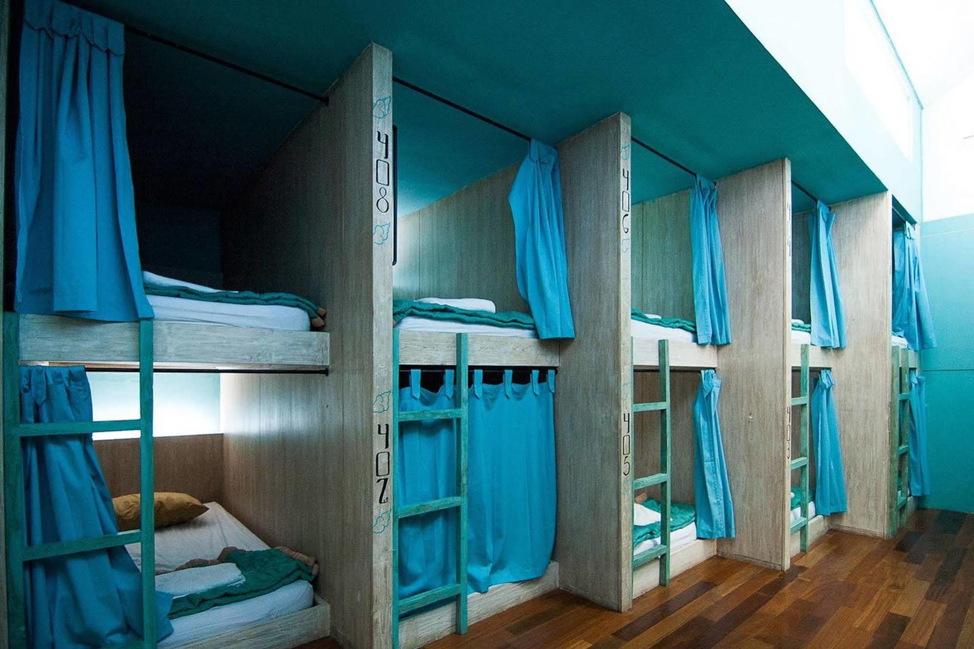 Nau Here Hostel Kuta Lombok Eksteriør bilde